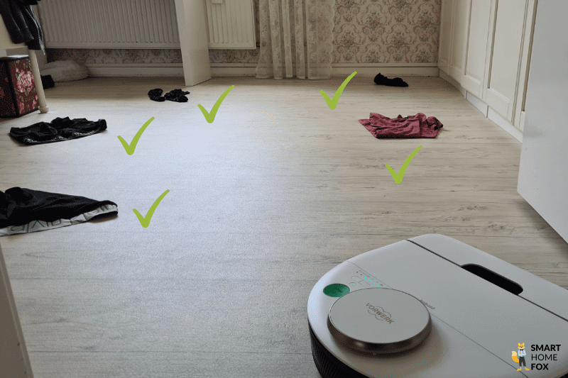 Das Ergebnis der Hinderniserkennungstests des Vorwerk Kobold VR7 bei Textilien ist zu sehen.